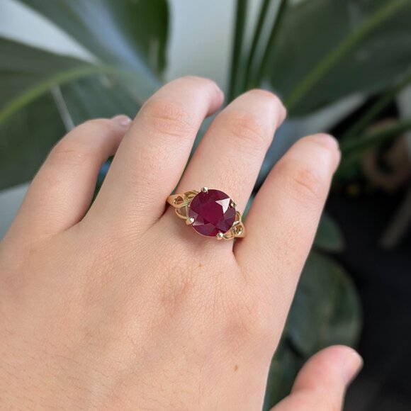 7.7cts Madagascar Ruby Ring in 14K Solid Gold | Round Shape 11mm - Picture 3 of 8